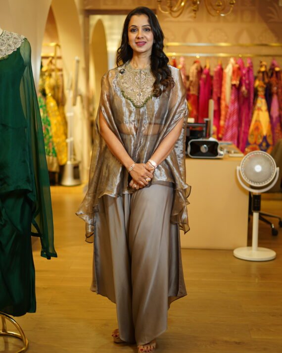 Tissue Embroidered Cape With Hig-Low Pants